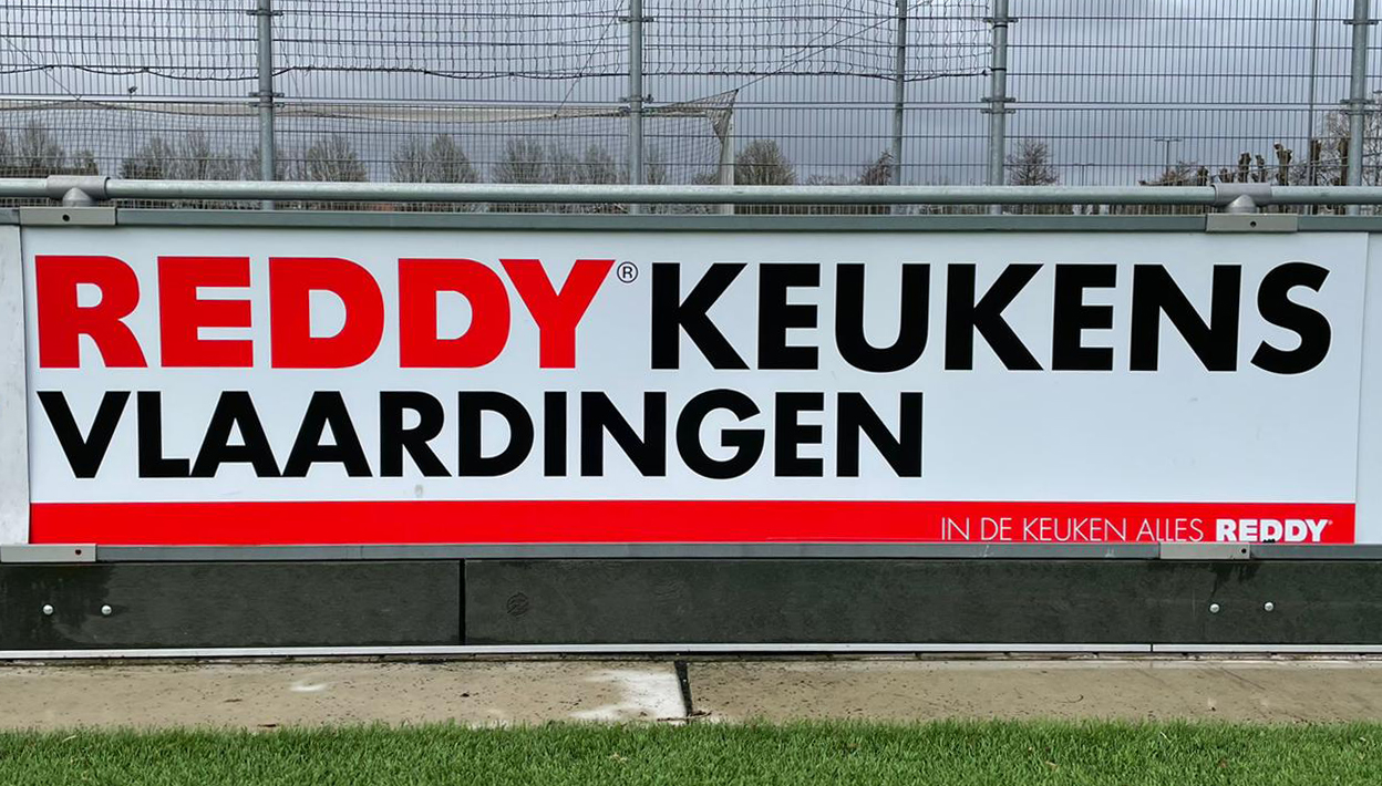 Reclamebord Reddy Keukens geplaatst Vrienden van VFC Vlaardingen